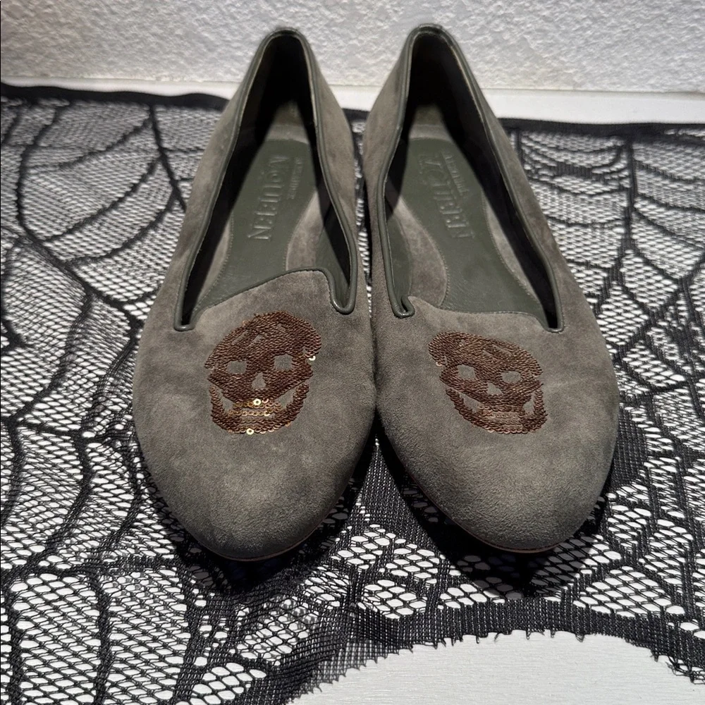 Alexander McQueen Olive Green Suede Loafers with Bronze Sequin Skull - Picture 4 of 10